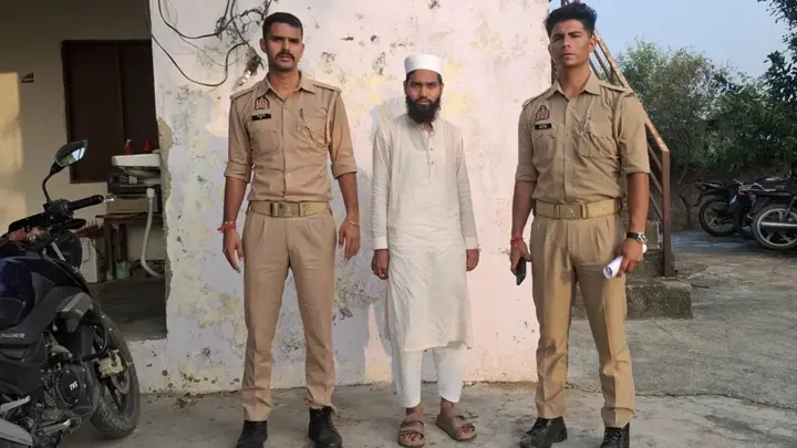 ভারতে উচ্চস্বরে আজান দেওয়ায় মুয়াজ্জিন গ্রেপ্তার
