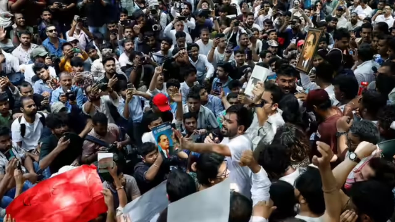 ভারতজুড়ে আজ ককরোচ পার্টির বিক্ষোভ