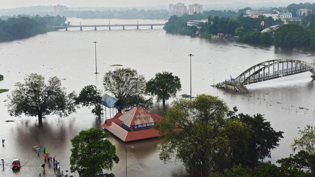 ভারতের কেরালায় প্রবল বৃষ্টিতে বন্যা-ভূমিধস, নিহত ৮