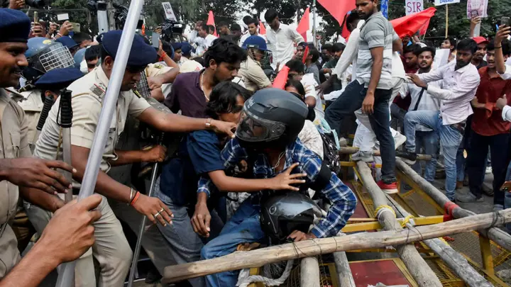 ভারতে বিক্ষোভে ‘অতিরিক্ত বলপ্রয়োগ’ বন্ধের আহ্বান জাতিসংঘের মানবাধিকার বিশেষজ্ঞদের