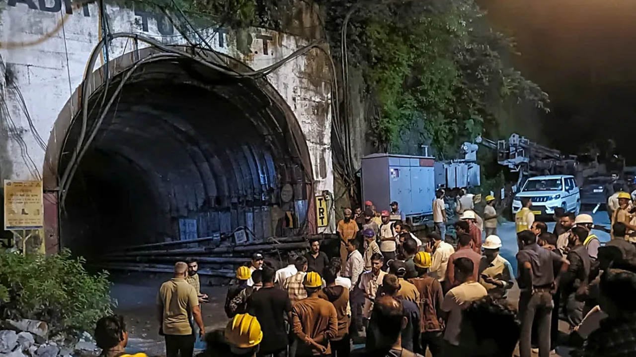 ভারতের নির্মাণাধীন সুড়ঙ্গ ধসে ৭ শ্রমিকের মৃত্যু, আহত ১৪