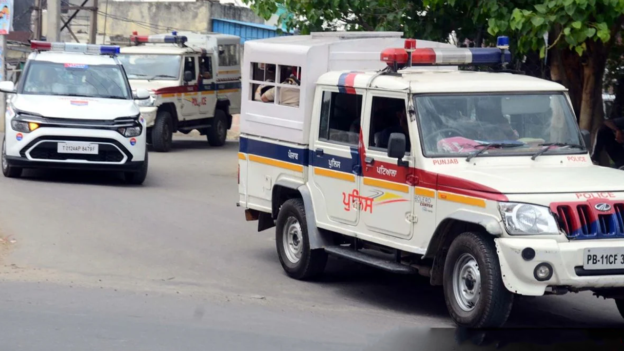 পাকিস্তান সীমান্তের কাছে গুলিবিদ্ধ হয়ে দুই ভারতীয় পুলিশ নিহত