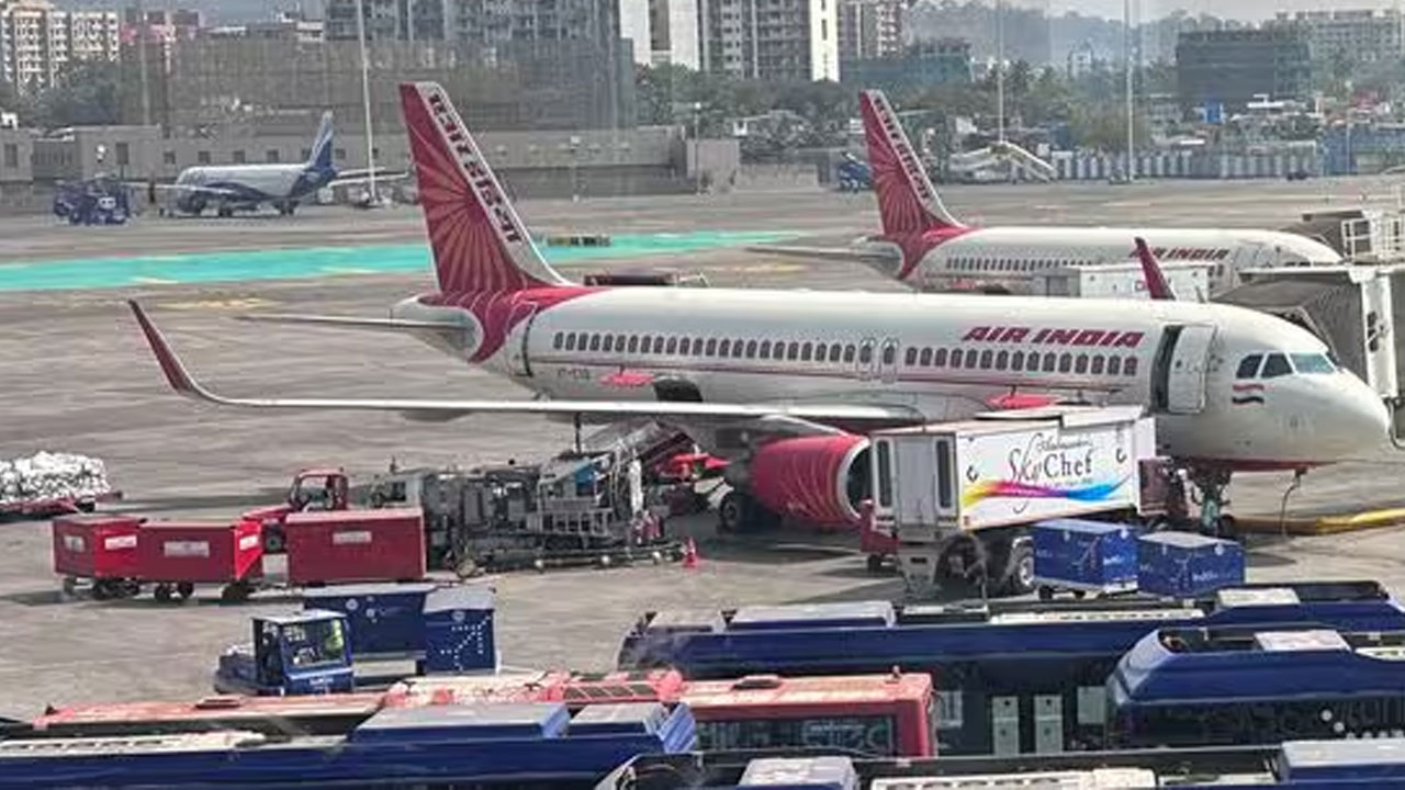 পাকিস্তানের হামলার ভয়ে ভারতের একাধিক বিমানবন্দর বন্ধ