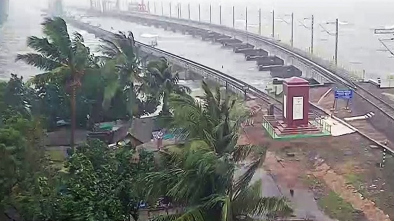 ভারতের তামিলনাড়ু-অন্ধ্রপ্রদেশ-পুদুচেরিতে রেড অ্যালার্ট জারি