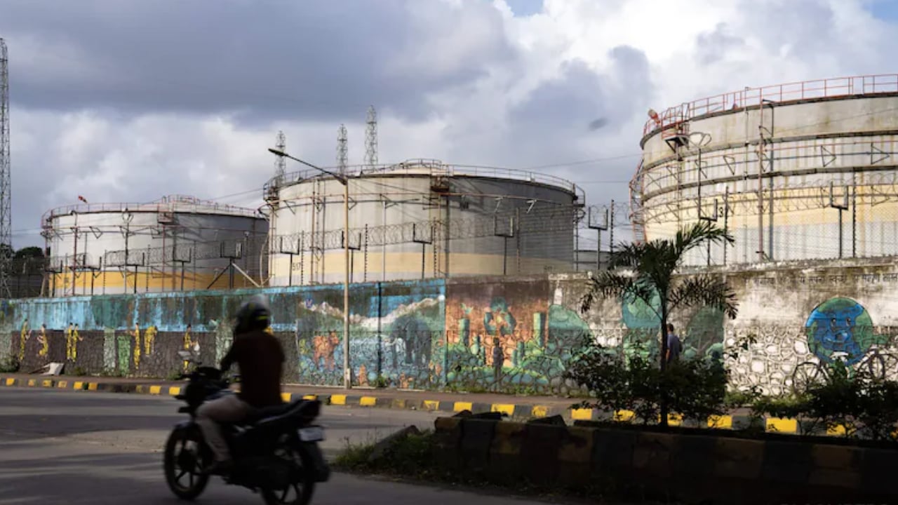 রাশিয়ার তেল কেনা নিয়ে ভারতকে দুঃসংবাদ দিলো যুক্তরাষ্ট্র