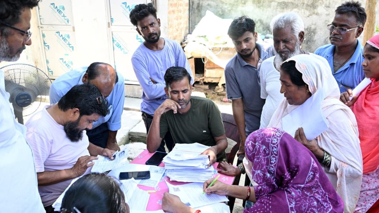 ভারতে ভোটার তালিকা সংশোধনে হুমকিতে গণতন্ত্র ও মুসলিমরা