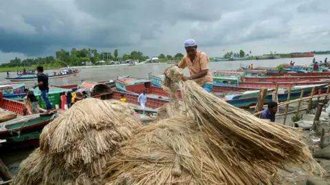 বাংলাদেশের পাটপণ্যে নতুন অ্যান্টি-ডাম্পিং শুল্ক ভারতের