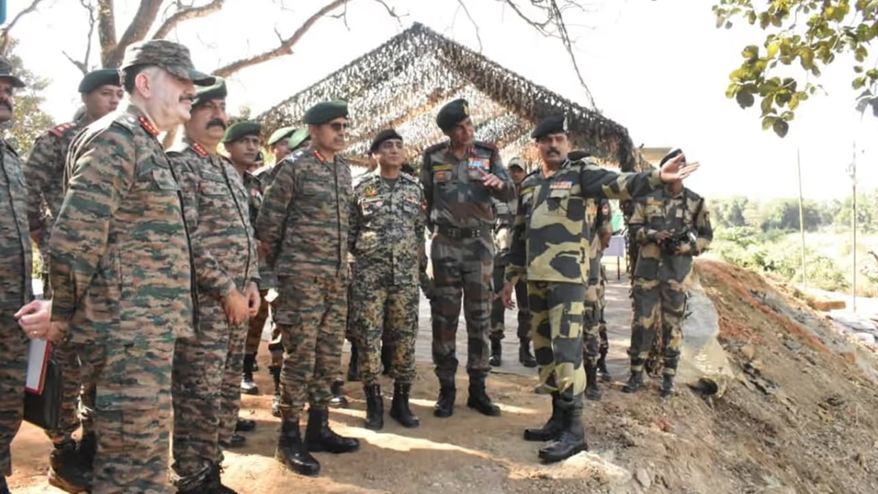 উত্তেজনার মধ্যেই বাংলাদেশ সীমান্তে ভারতের সেনা কর্মকর্তারা