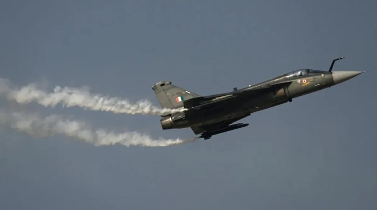 দুবাই এয়ার শোতে ভারতের তেজস যুদ্ধবিমান বিধ্বস্ত, পাইলট নিহত
