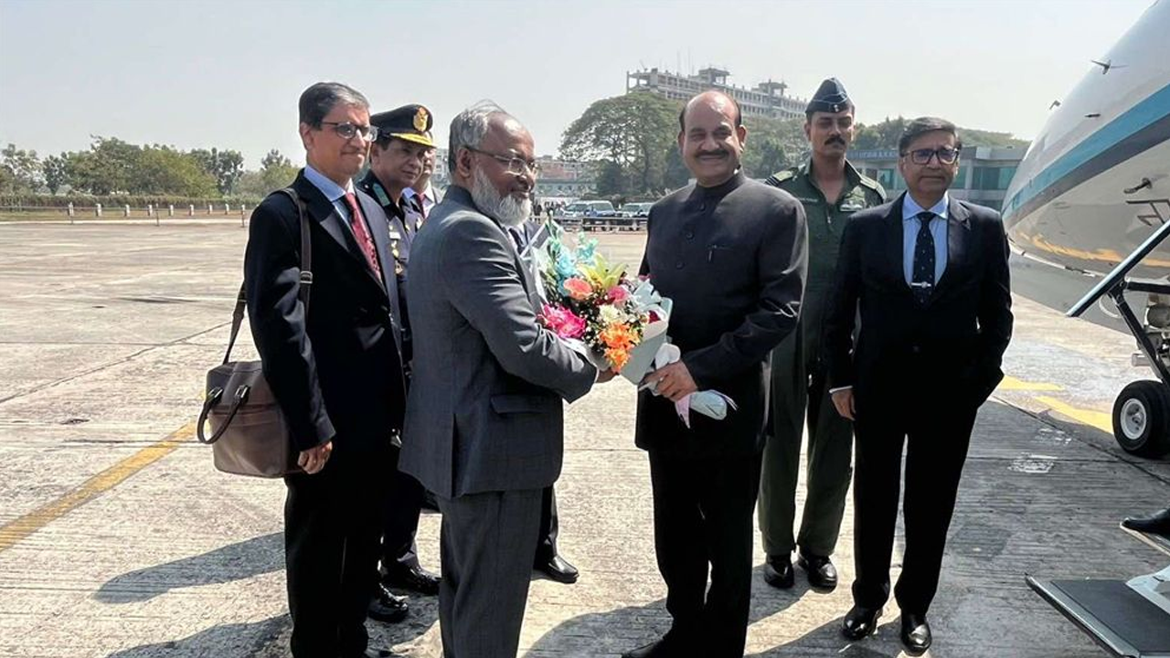 শপথ অনুষ্ঠানে যোগ দিতে ঢাকায় ভারতের স্পিকার ও পররাষ্ট্রসচিব
