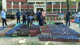 বালুবাহী ট্রাকে তল্লাশি চালিয়ে ৬৩ লাখ টাকার ভারতীয় মদ জব্দ, আটক ২