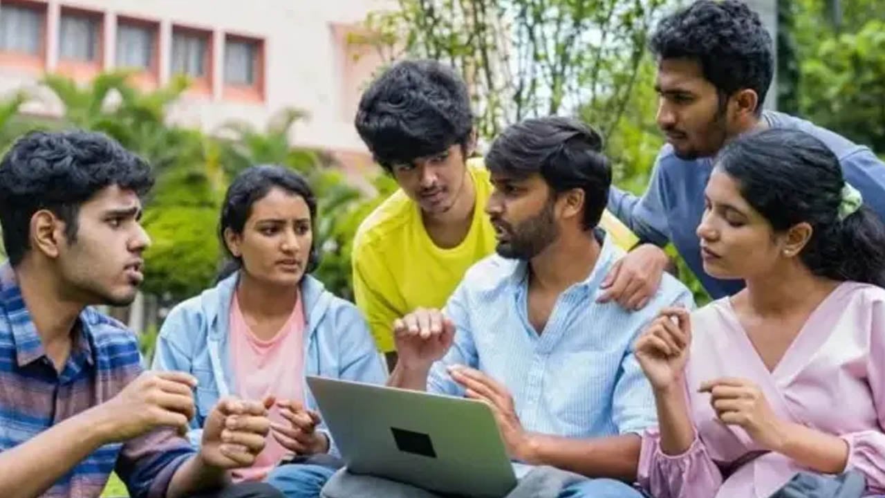 হতাশ হয়ে চাকরি খোঁজা ছেড়ে দিয়েছে ভারতের ১০ কোটি তরুণ