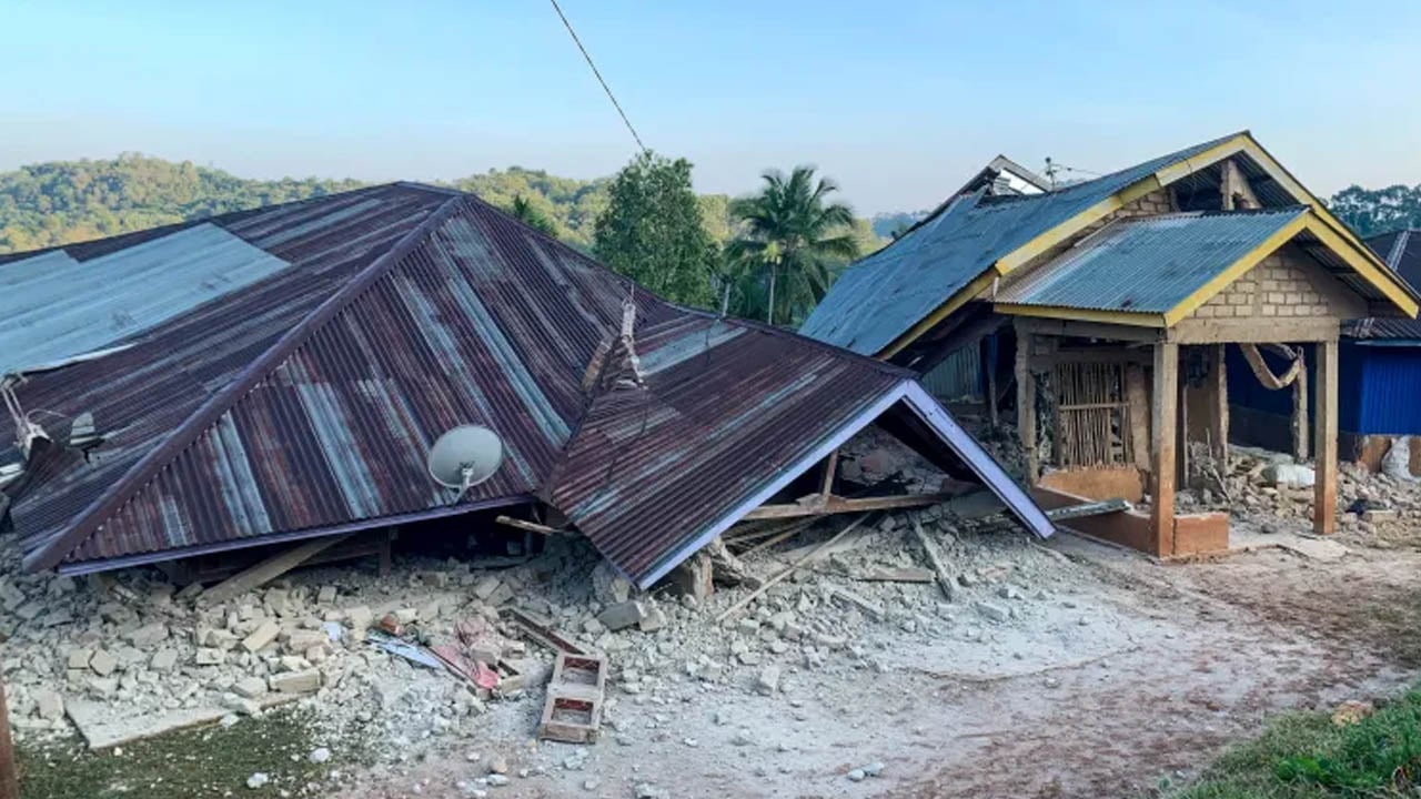ইন্দোনেশিয়ায় ভূমিকম্পে নিহত ২, সুনামি সতর্কতা জারি 