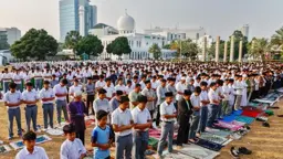 দাবানলের মধ্যে বৃষ্টির জন্য জাকার্তায় হাজারো মানুষের নামাজ আদায়