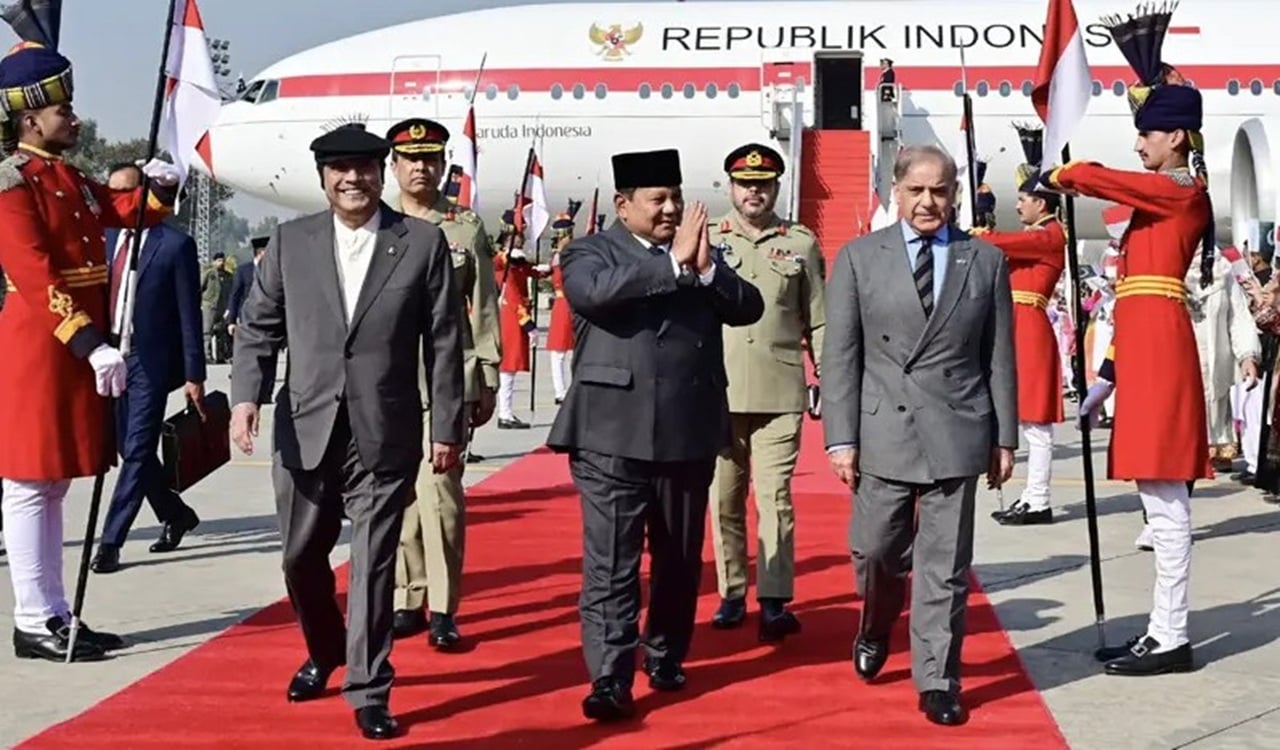 ইন্দোনেশিয়ার প্রেসিডেন্ট সুবিয়ান্তোকে ইসলামাবাদে স্বাগত জানালেন শাহবাজ ও জারদারি