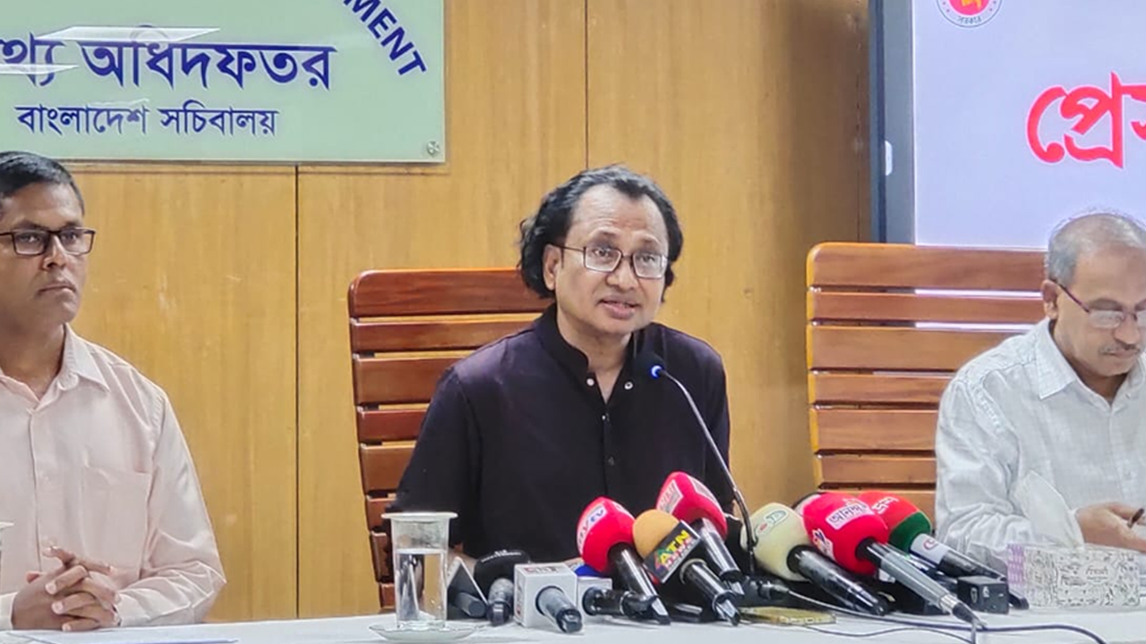 সরকার জিওপলিটিক্যাল কোনো চাপে নেই: তথ্য উপদেষ্টা
