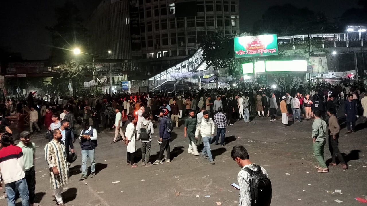 শাহবাগ মোড়ের দখল নিল ইনকিলাব মঞ্চ