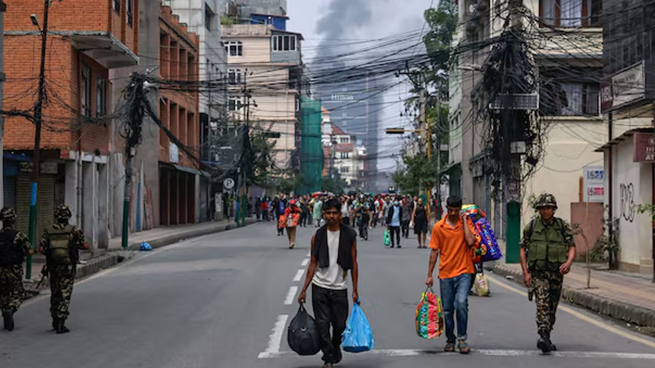নেপালে অন্তর্বর্তী সরকার প্রধান নির্ধারণে বৈঠক আজ