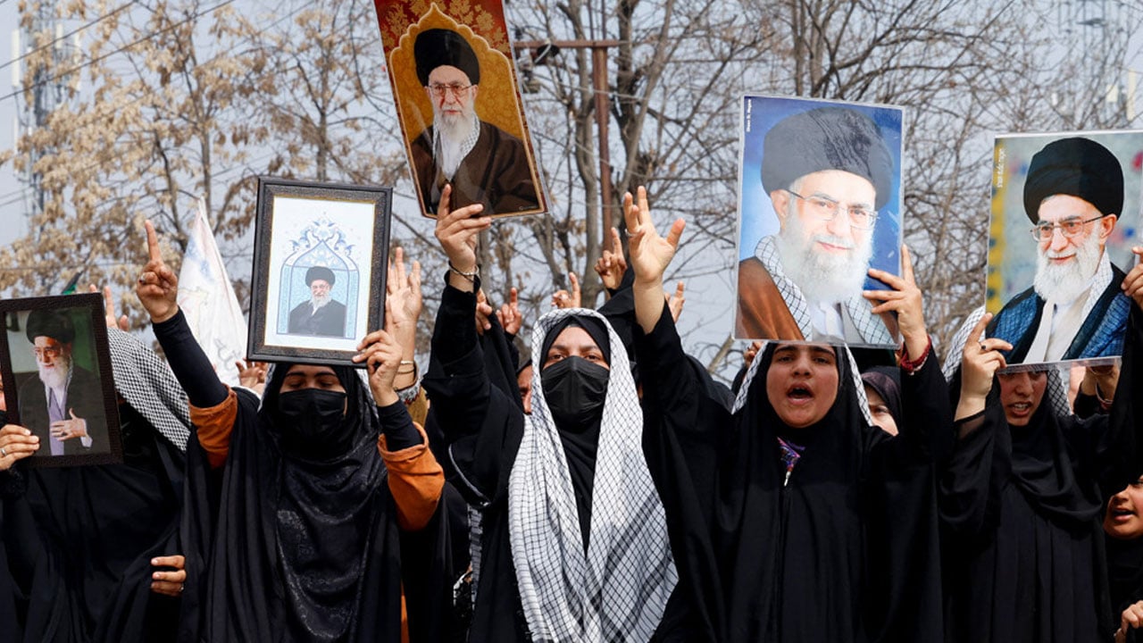 যুদ্ধের মধ্যে প্রথম জুমায় খামেনির জন্য ইরানিদের শোক