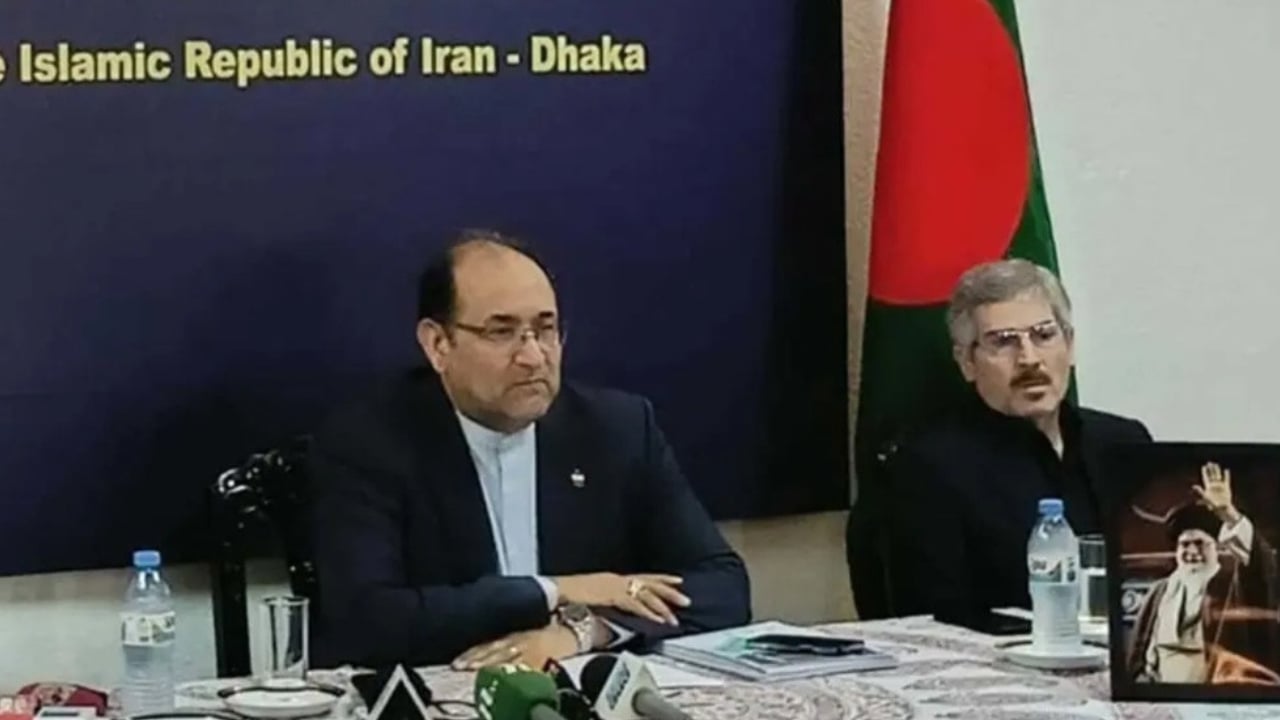 বাংলাদেশের ৬ জাহাজকে হরমুজ প্রণালি পার হওয়ার অনুমতি ইরানের