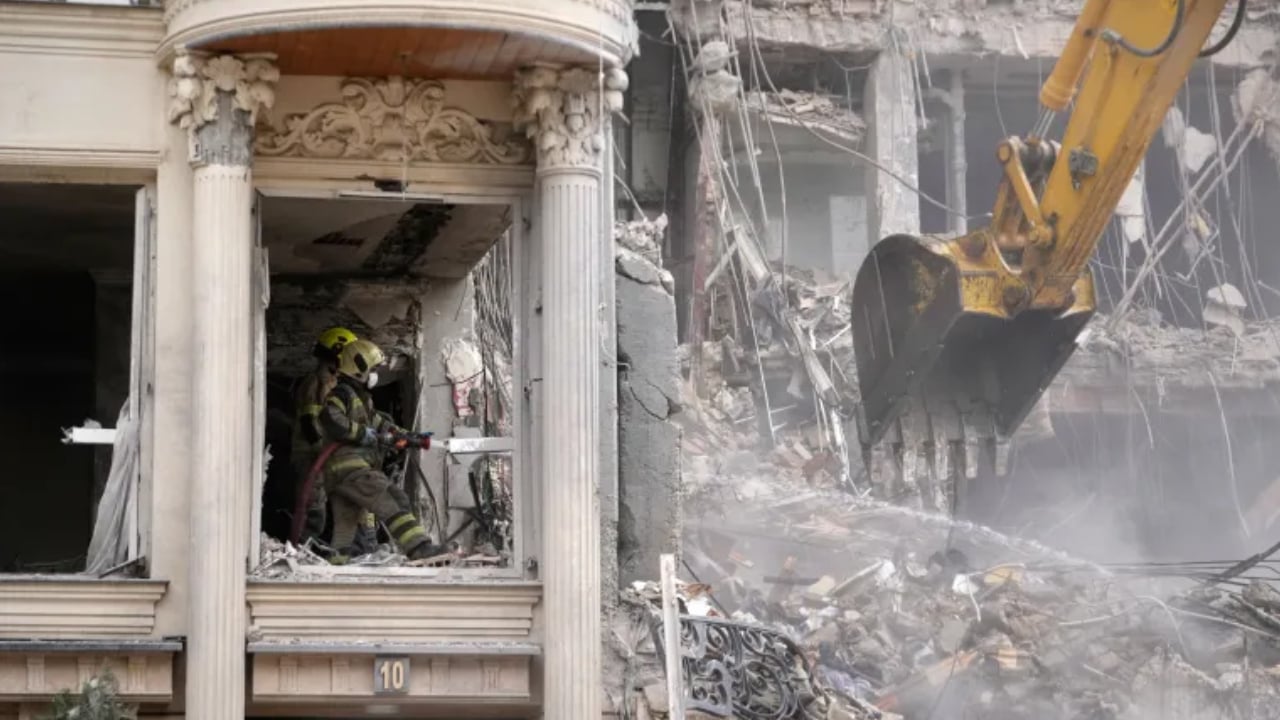 ইরানে আবাসিক এলাকায় যুক্তরাষ্ট্র-ইসরাইলের বিমান হামলায় নিহত ৬