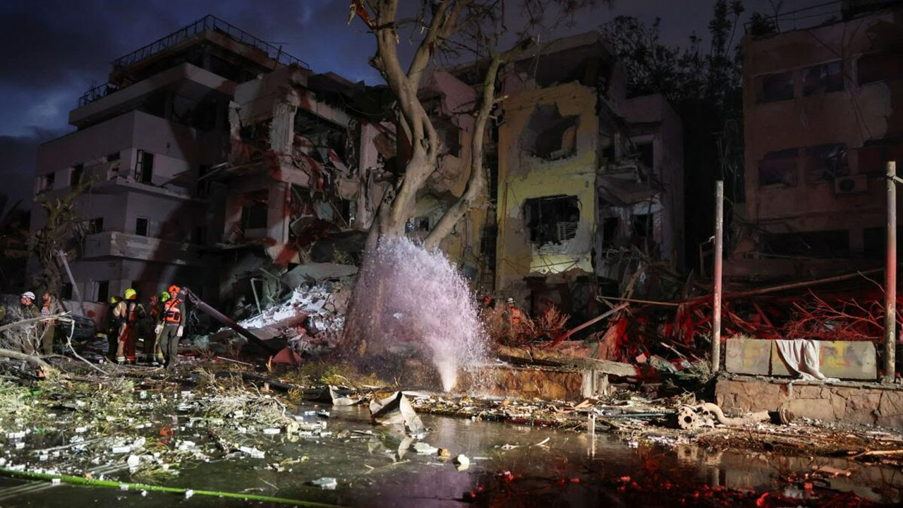 যুদ্ধ থামাতে রাজি নয় ইরান