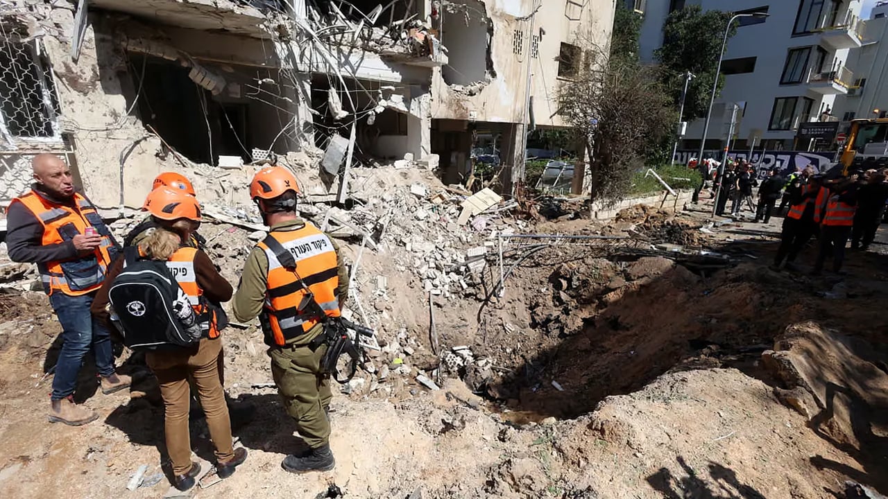 ১০ ঘণ্টায় ইসরাইলে ৭ দফা ক্ষেপণাস্ত্র হামলা ইরানের