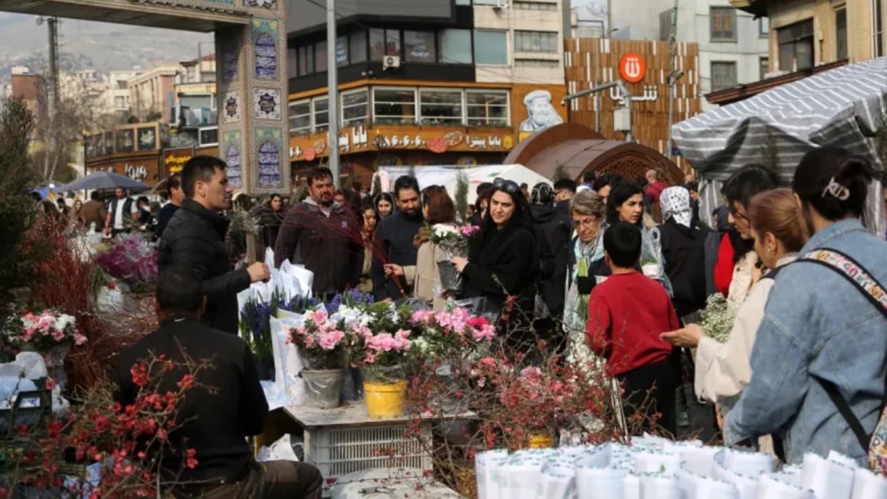 যুদ্ধবিধ্বস্ত ইরানে শনিবার ঈদ