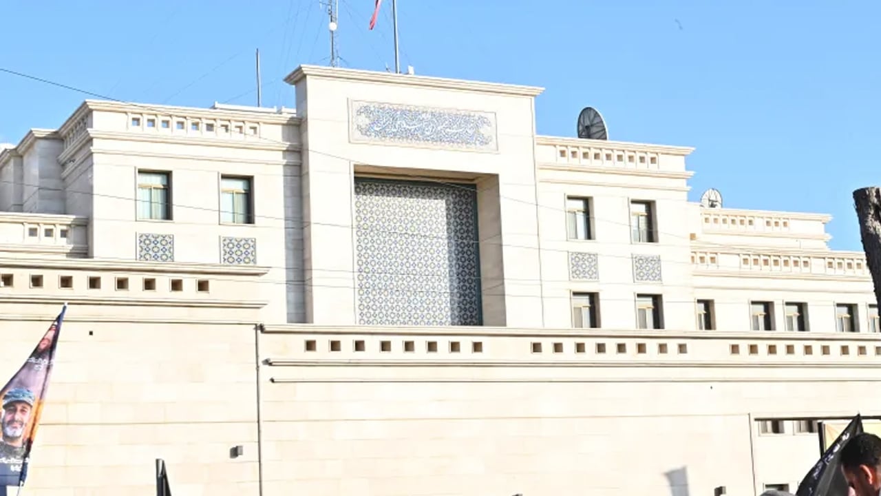 ইরানি রাষ্ট্রদূতকে বহিষ্কার করল লেবানন