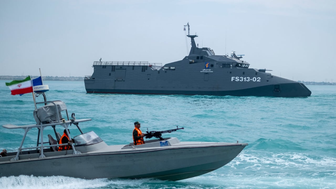 যুক্তরাষ্ট্রের সামরিক জাহাজে ইরানের হামলা