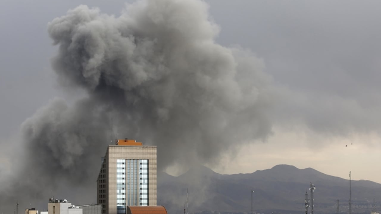 ইরানের দুই ইস্পাত কারখানায় যুক্তরাষ্ট্র ও ইসরাইলের হামলা