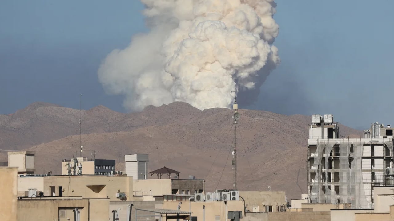 ইরানে ইসরাইলি হামলায় নারী ও শিশু নিহত, তেহরানে বিস্ফোরণের শব্দ