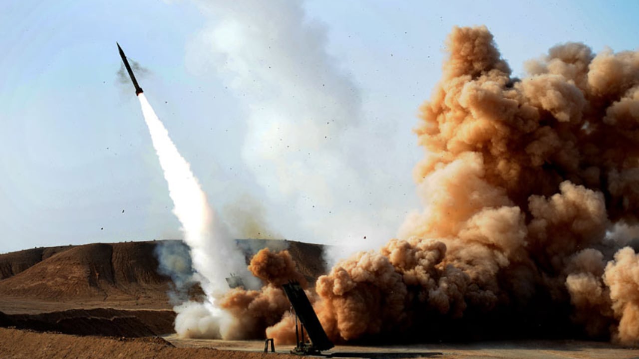 ইরানের ক্ষেপণাস্ত্র ও ড্রোন হামলার জবাব দিচ্ছে সংযুক্ত আরব আমিরাত