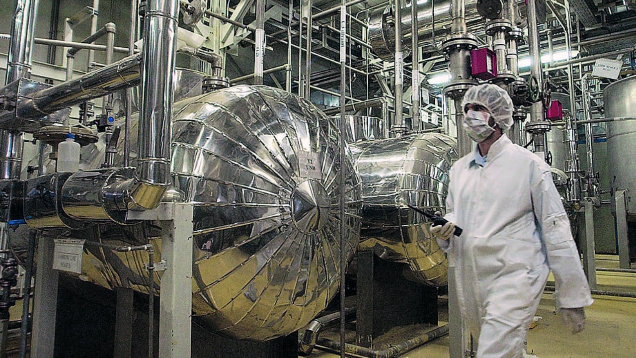 কীভাবে ১১ টন সমৃদ্ধ ইউরেনিয়াম মজুত করল ইরান