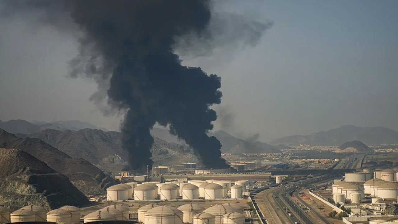 মধ্যপ্রাচ্যে তেল উৎপাদন কেন্দ্রগুলোতে হামলার হুমকি ইরানের