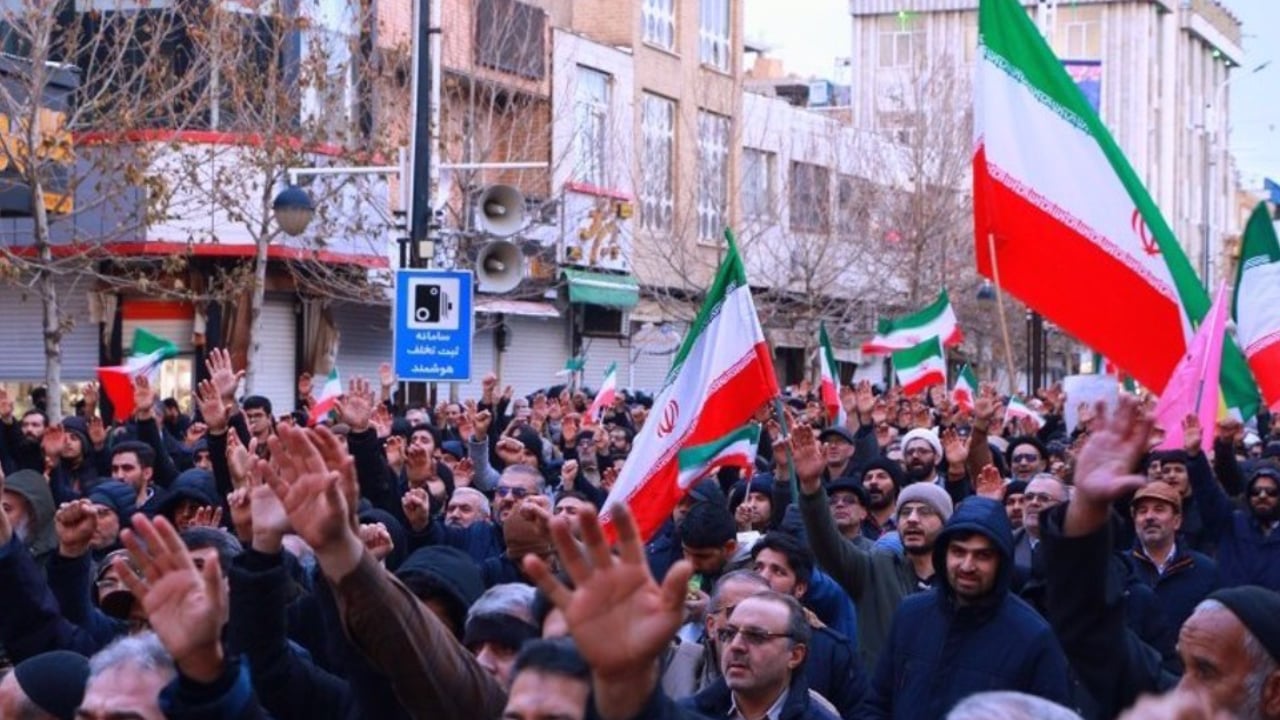 ইরানজুড়ে সরকারপন্থিদের পাল্টা বিক্ষোভ