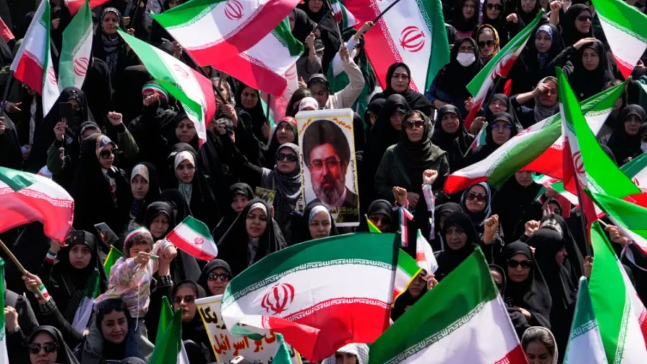 ইরানের নেতৃত্বে বিভক্তি নিয়ে ট্রাম্পের দাবি কতটা সত্য