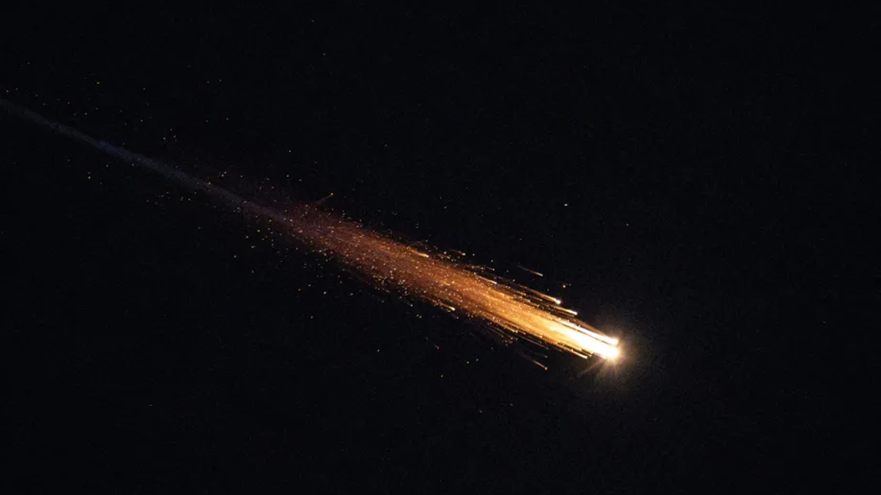 যুদ্ধ শুরুর পর ইসরাইলের দিকে ইরানের বৃহত্তম ক্ষেপণাস্ত্র হামলা