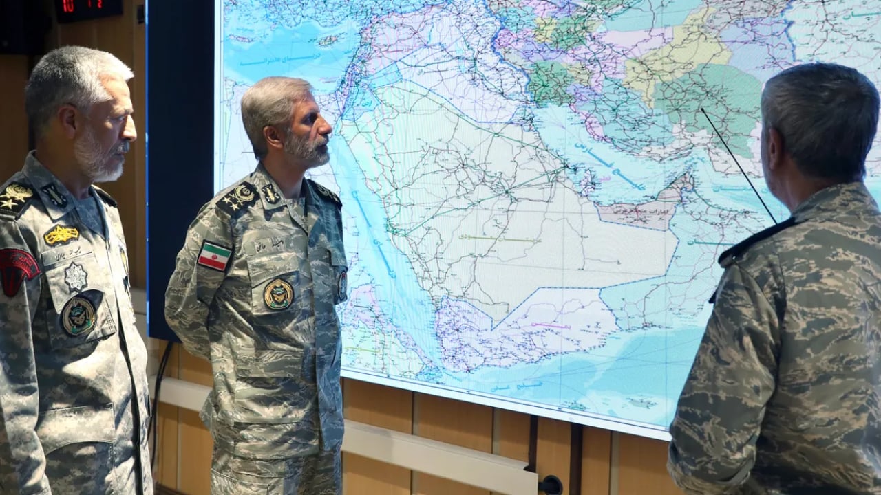 যুদ্ধ হলে ট্রাম্পকে শিক্ষা দেয়ার হুঁশিয়ারি ইরানের