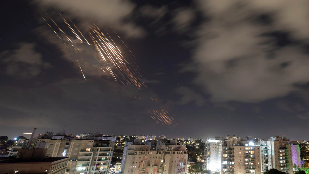 তেল আবিবকে লক্ষ্য করে ফের ক্ষেপণাস্ত্র হামলা ইরানের