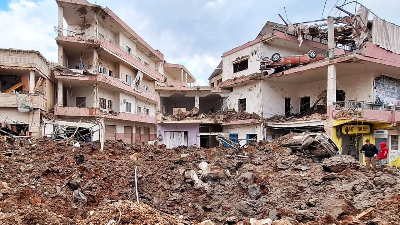 ইরানে মার্কিন-ইসরাইলি হামলায় নিহত অন্তত ১৮