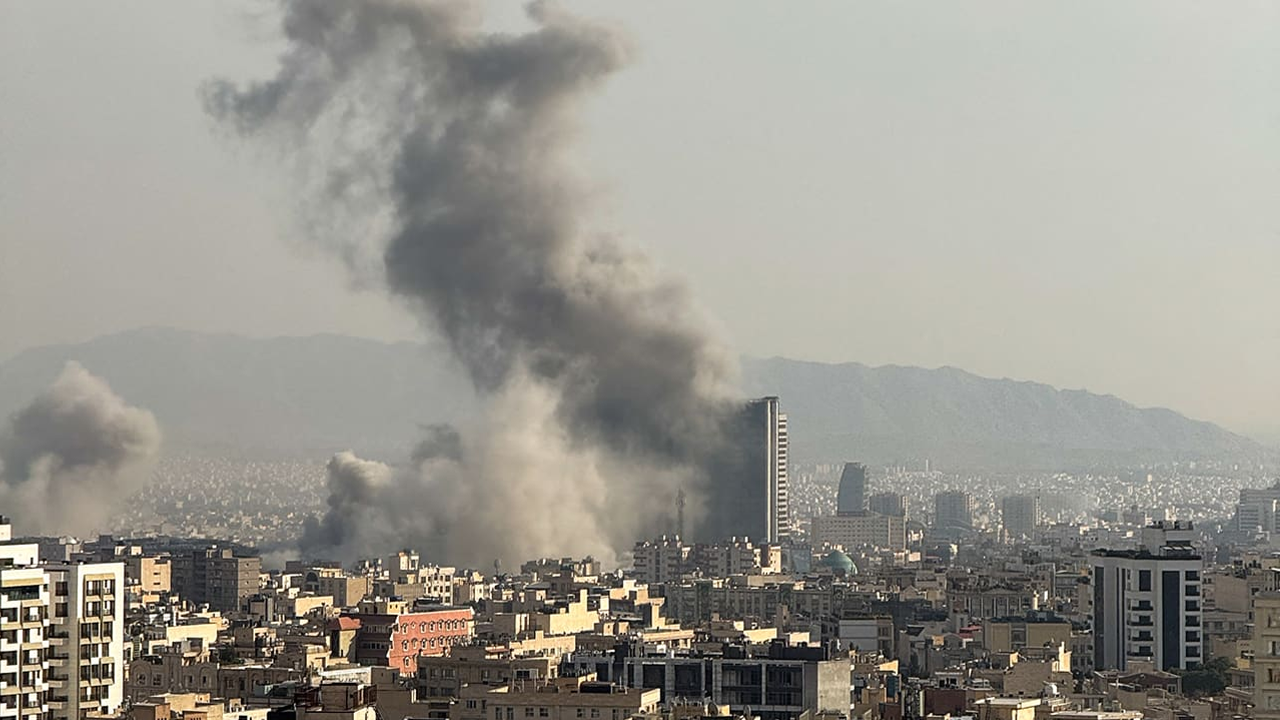 যুদ্ধের এক সপ্তাহে ইরানে নিহত ১,৩০০-এর বেশি, বাস্তুচ্যুত প্রায় ১ লাখ