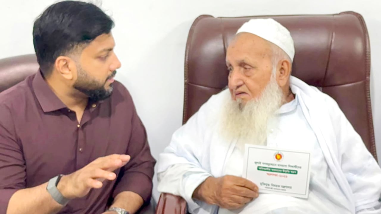 জুলাইয়ের স্মরণসভায় হেফাজত আমিরকে আমন্ত্রণ জানালেন ইশরাক