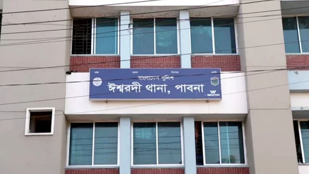 ঈশ্বরদীতে সড়ক দুর্ঘটনায় মোটরসাইকেল আরোহীর মৃত্যু