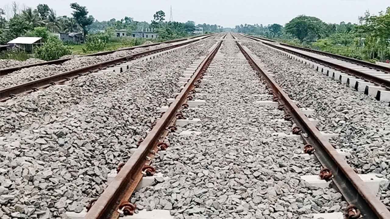 ঈশ্বরদীতে মালবাহী ট্রেনের ধাক্কায় এক যুবক নিহত