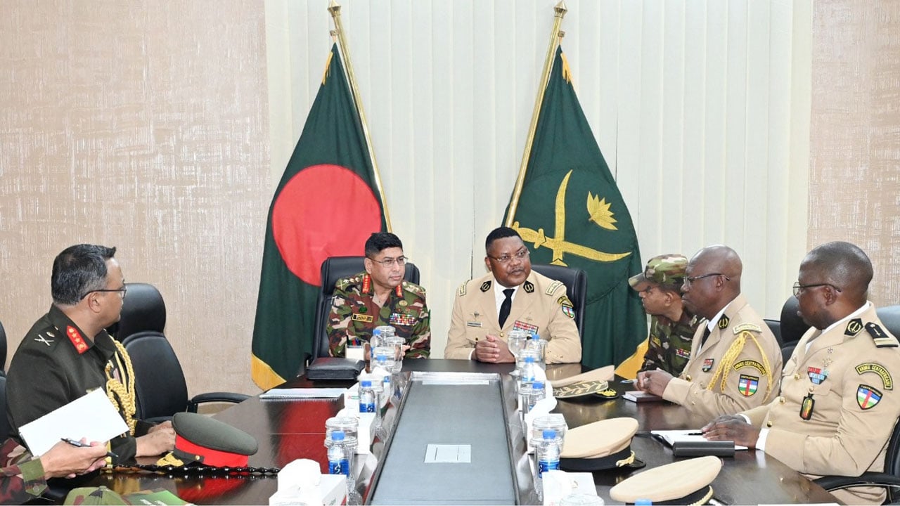 সেনাবাহিনী প্রধানের সঙ্গে সেন্ট্রাল আফ্রিকান রিপাবলিকের চিফ অব স্টাফের সাক্ষাৎ