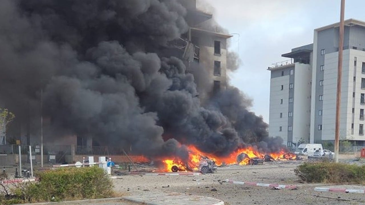 ইসরাইলে শক্তিশালী ক্ষেপণাস্ত্র হামলা অব্যাহত