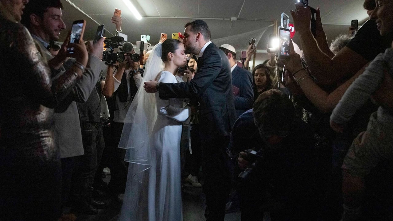 ইরানের হামলার ভয়ে বাংকারে ইসরাইলি যুগলের বিয়ে