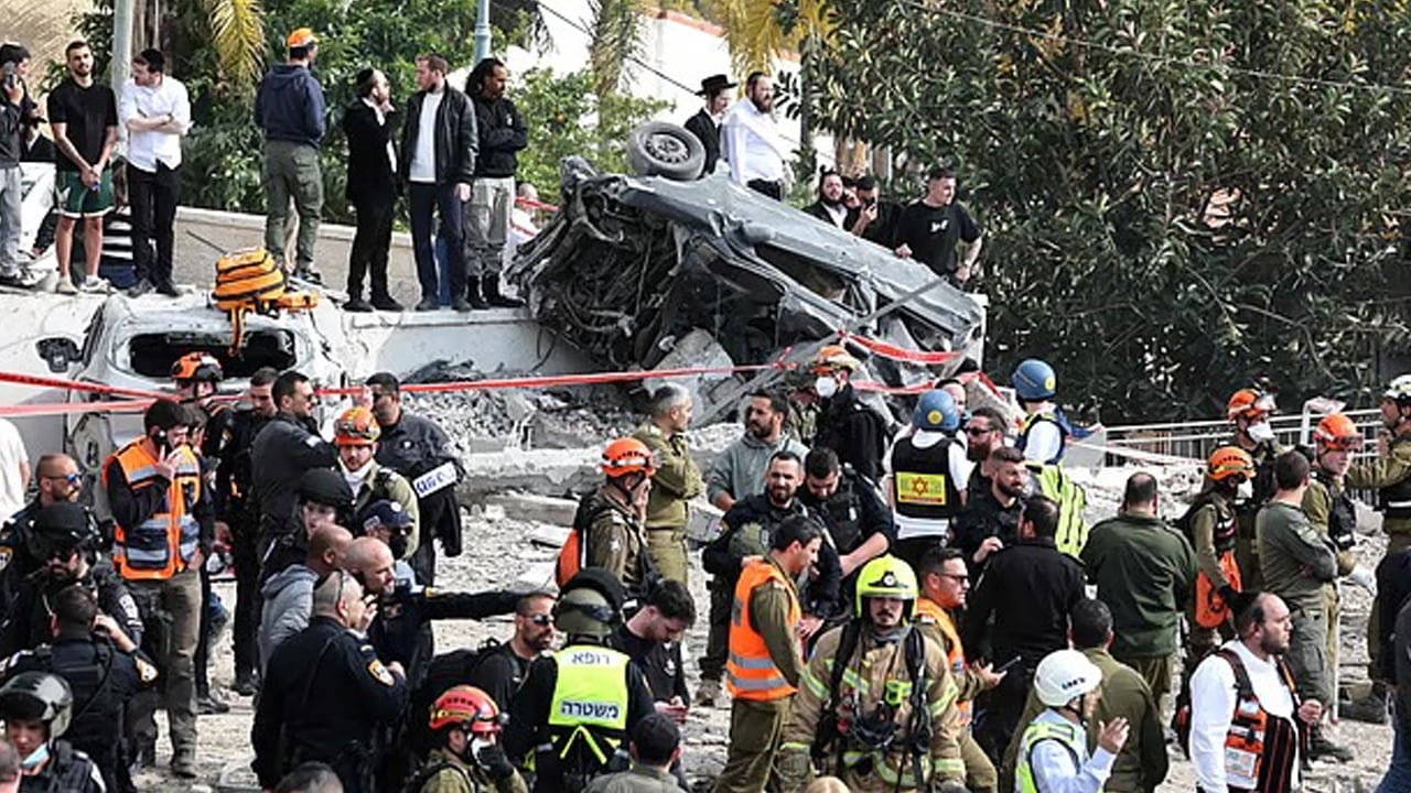 ইসরাইলে ইরানের ক্ষেপণাস্ত্র হামলায় নিহত বেড়ে ৮
