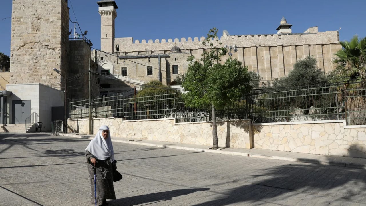 ফিলিস্তিনিদের কাছ থেকে ইব্রাহিমী মসজিদের কর্তৃত্ব কেড়ে নিলো ইসরাইল